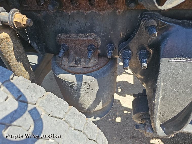 image for item DQ0121 2016 Freightliner Cascadia Evolution  semi truck