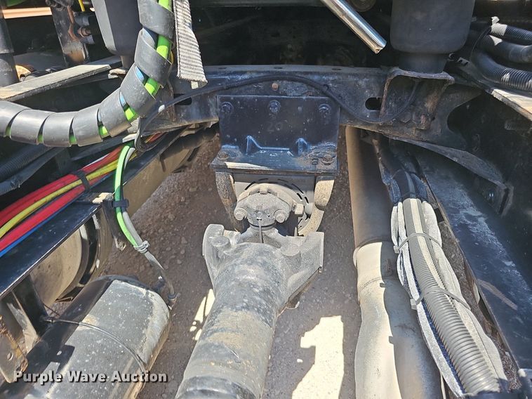 image for item DQ0121 2016 Freightliner Cascadia Evolution  semi truck