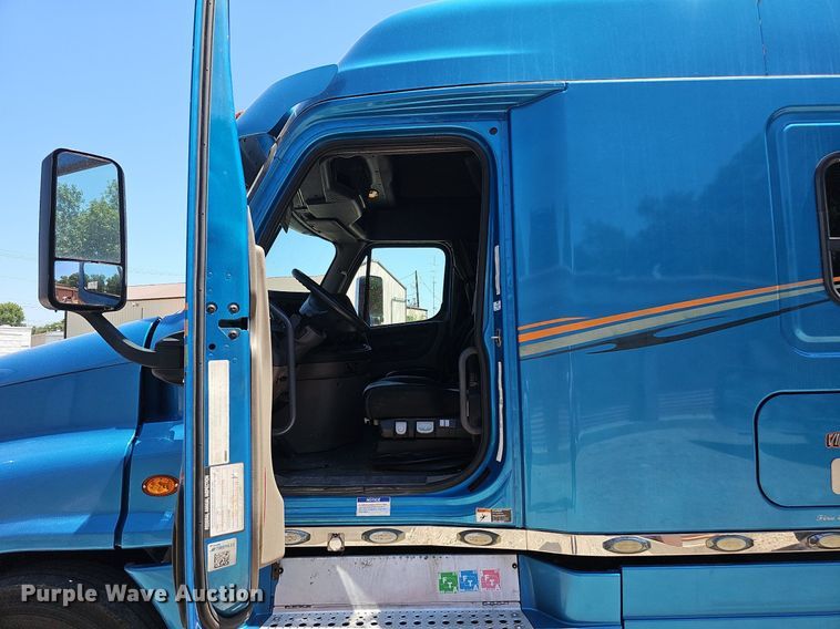 image for item DQ0121 2016 Freightliner Cascadia Evolution  semi truck
