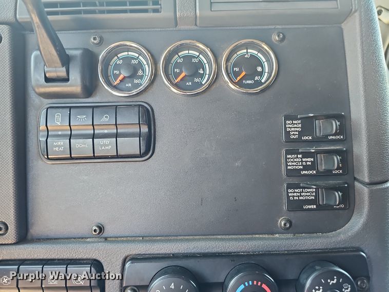 image for item DQ0121 2016 Freightliner Cascadia Evolution  semi truck