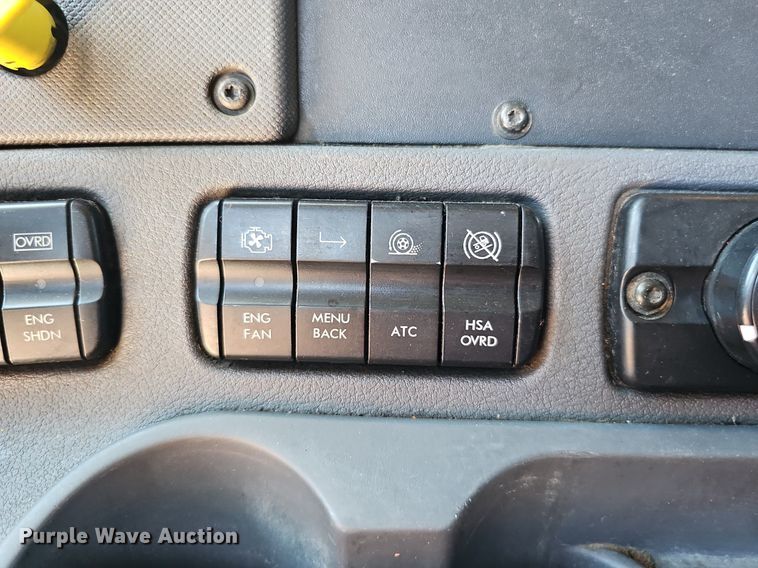 image for item DQ0121 2016 Freightliner Cascadia Evolution  semi truck