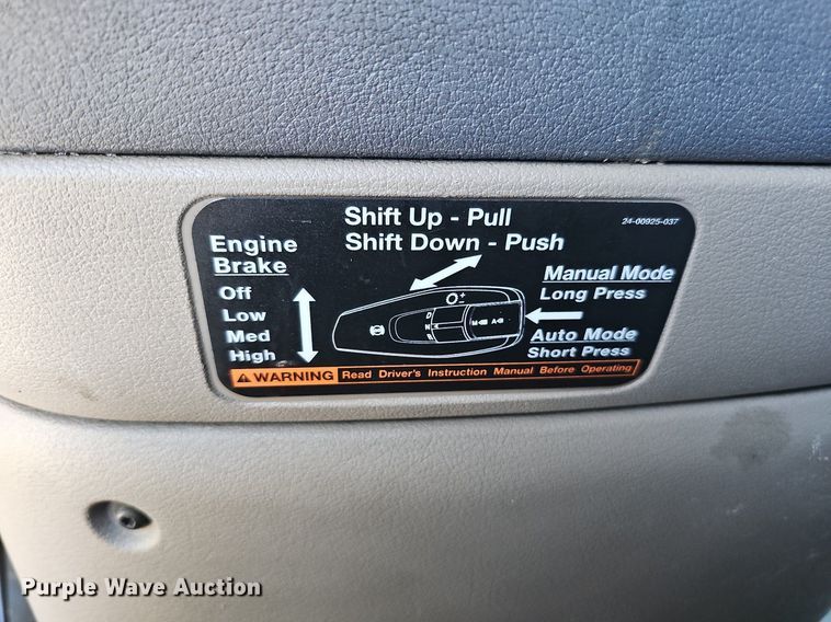 image for item DQ0121 2016 Freightliner Cascadia Evolution  semi truck