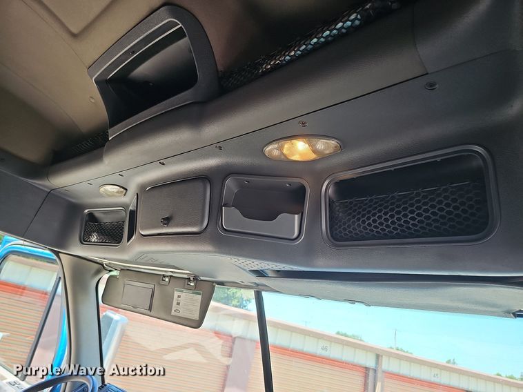 image for item DQ0121 2016 Freightliner Cascadia Evolution  semi truck