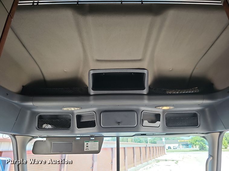 image for item DQ0121 2016 Freightliner Cascadia Evolution  semi truck