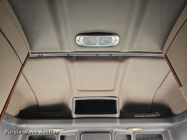 image for item DQ0121 2016 Freightliner Cascadia Evolution  semi truck