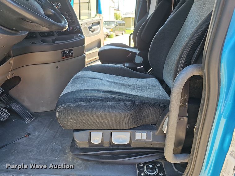 image for item DQ0121 2016 Freightliner Cascadia Evolution  semi truck