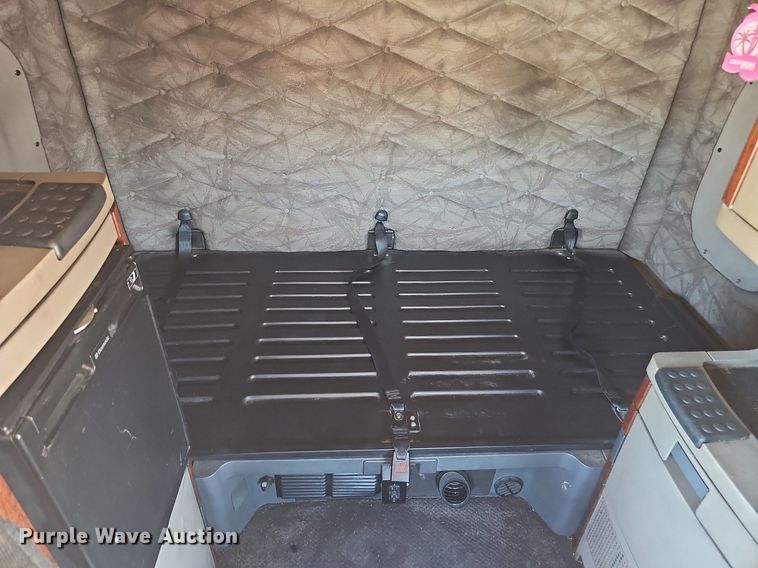 image for item DQ0121 2016 Freightliner Cascadia Evolution  semi truck