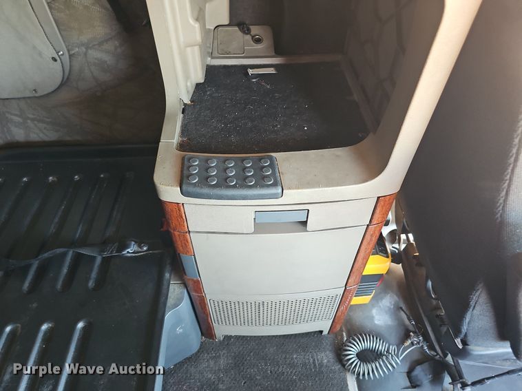 image for item DQ0121 2016 Freightliner Cascadia Evolution  semi truck