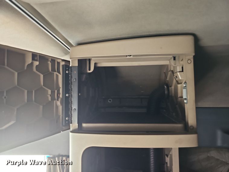 image for item DQ0121 2016 Freightliner Cascadia Evolution  semi truck