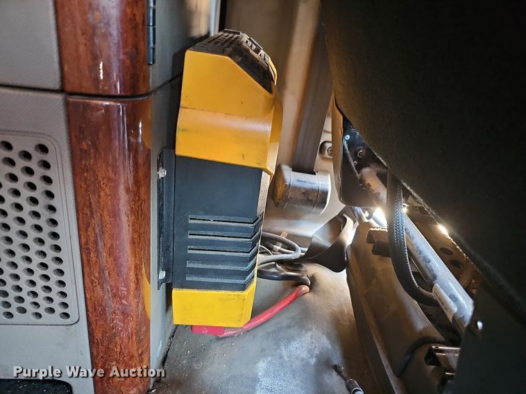 image for item DQ0121 2016 Freightliner Cascadia Evolution  semi truck