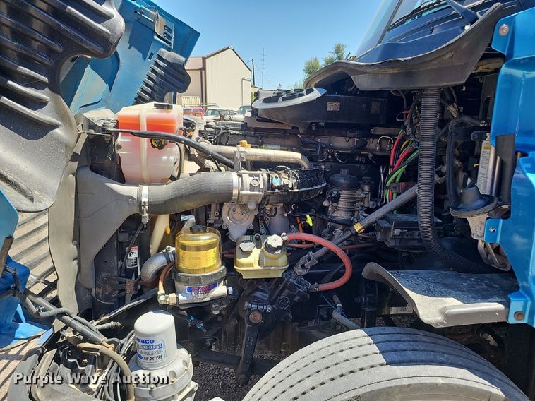 image for item DQ0121 2016 Freightliner Cascadia Evolution  semi truck