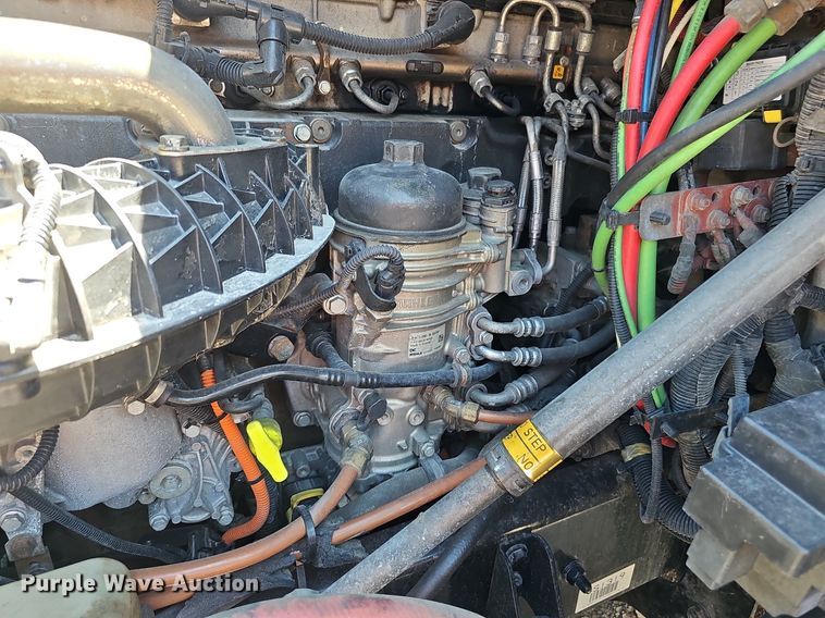 image for item DQ0121 2016 Freightliner Cascadia Evolution  semi truck