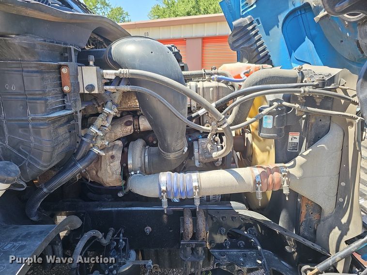 image for item DQ0121 2016 Freightliner Cascadia Evolution  semi truck