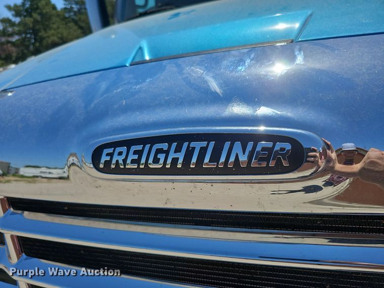 image for item DQ0121 2016 Freightliner Cascadia Evolution  semi truck