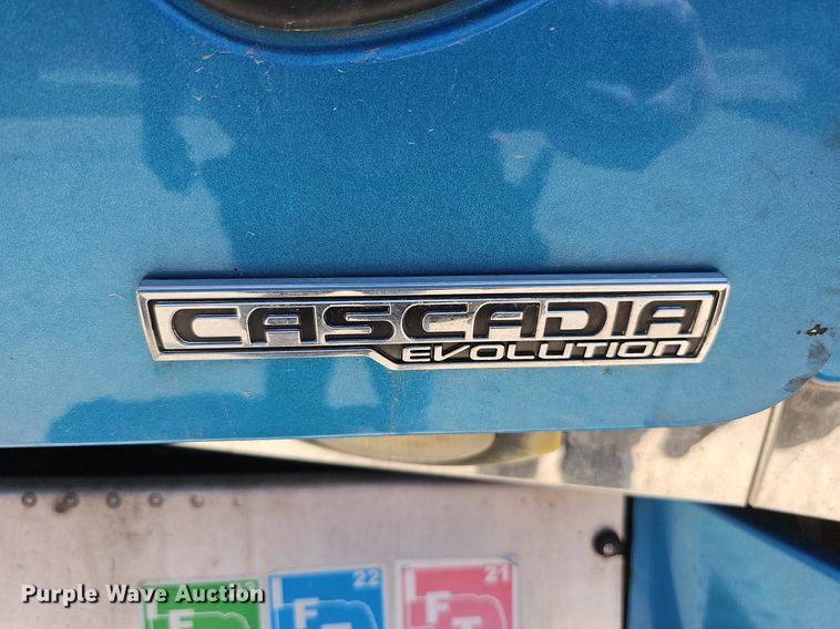 image for item DQ0121 2016 Freightliner Cascadia Evolution  semi truck