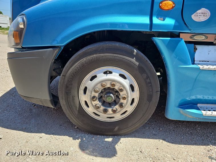 image for item DQ0121 2016 Freightliner Cascadia Evolution  semi truck