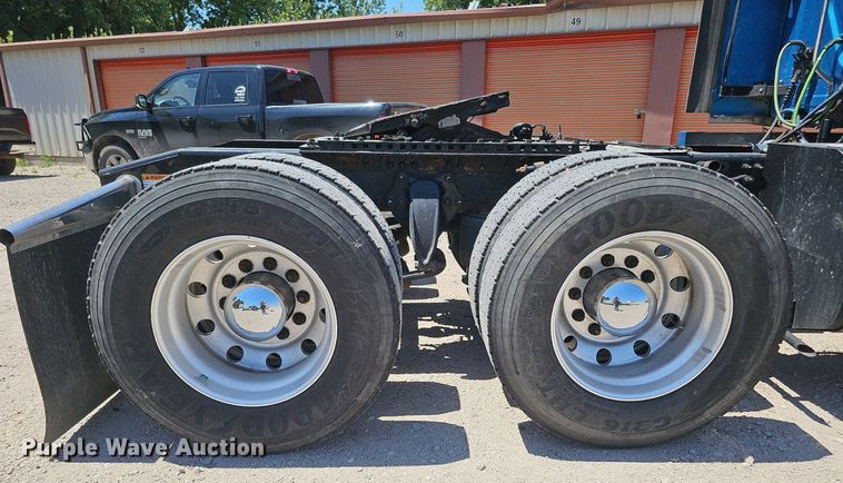 image for item DQ0121 2016 Freightliner Cascadia Evolution  semi truck