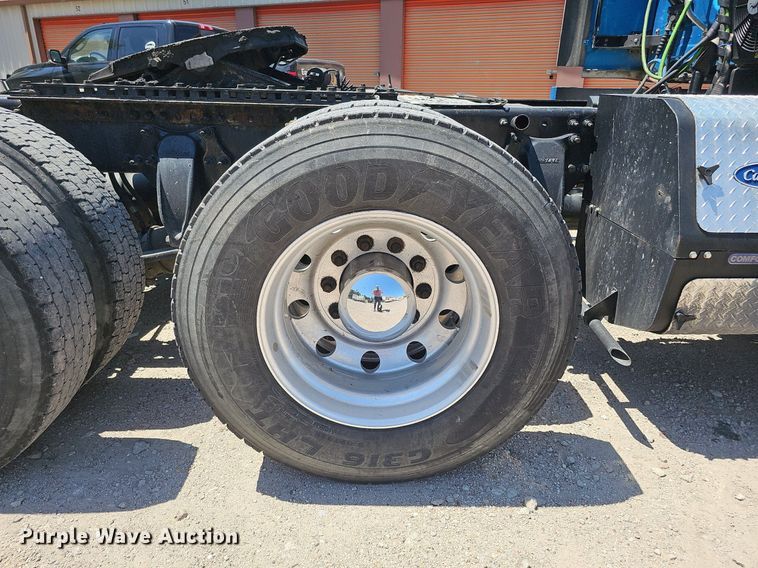 image for item DQ0121 2016 Freightliner Cascadia Evolution  semi truck