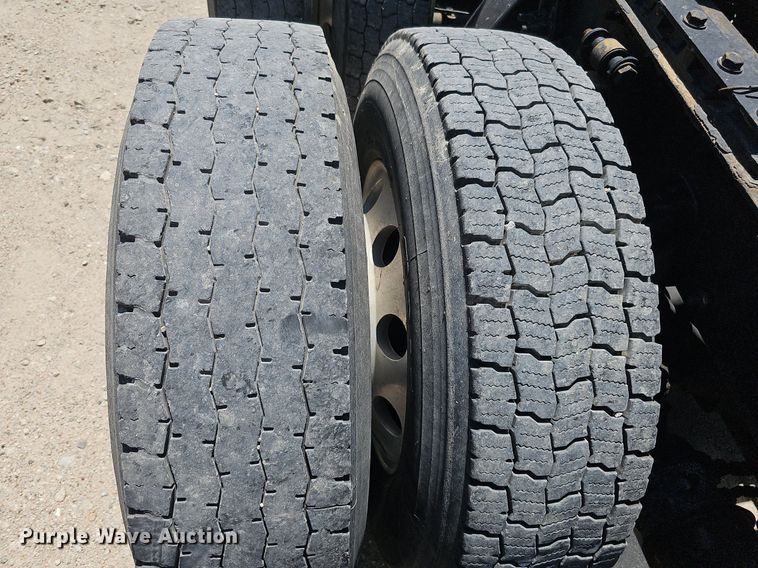 image for item DQ0121 2016 Freightliner Cascadia Evolution  semi truck