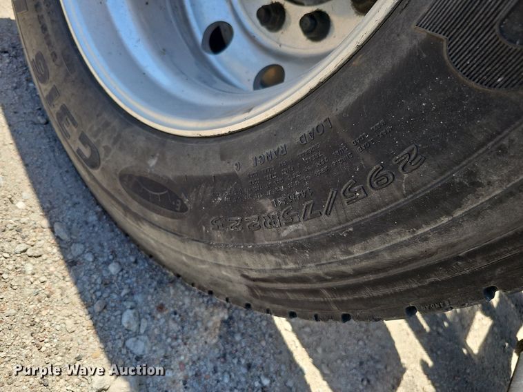 image for item DQ0121 2016 Freightliner Cascadia Evolution  semi truck