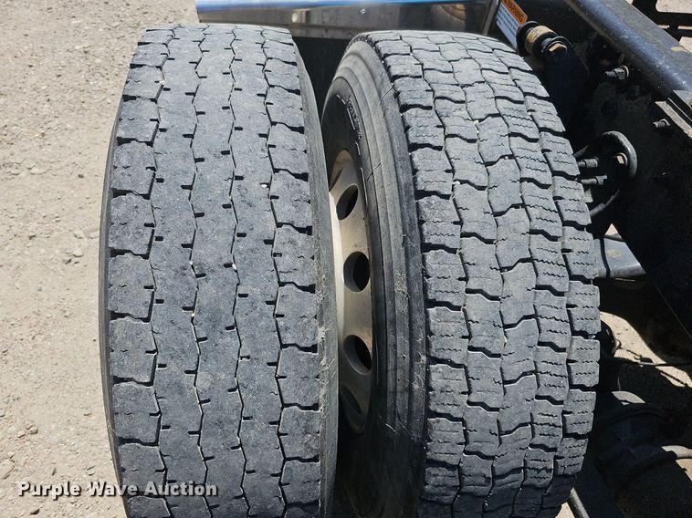 image for item DQ0121 2016 Freightliner Cascadia Evolution  semi truck