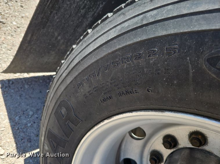 image for item DQ0121 2016 Freightliner Cascadia Evolution  semi truck