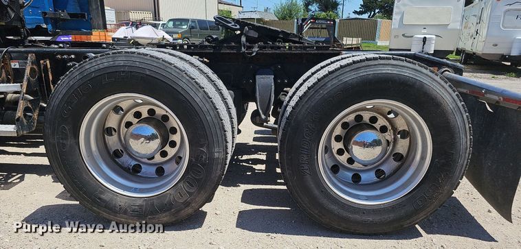 image for item DQ0121 2016 Freightliner Cascadia Evolution  semi truck