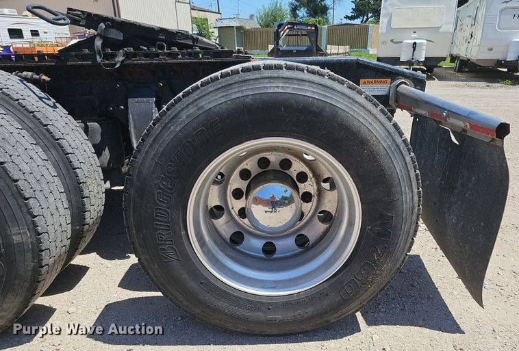 image for item DQ0121 2016 Freightliner Cascadia Evolution  semi truck