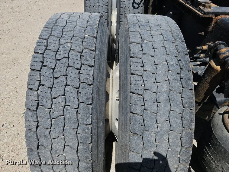 image for item DQ0121 2016 Freightliner Cascadia Evolution  semi truck