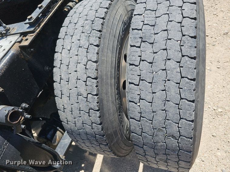 image for item DQ0121 2016 Freightliner Cascadia Evolution  semi truck