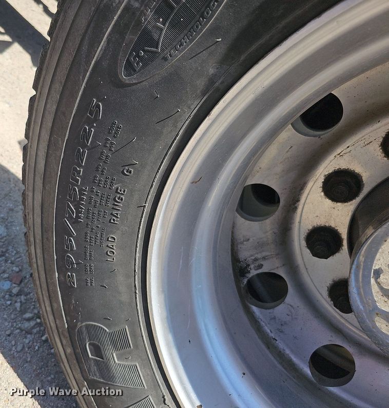 image for item DQ0121 2016 Freightliner Cascadia Evolution  semi truck