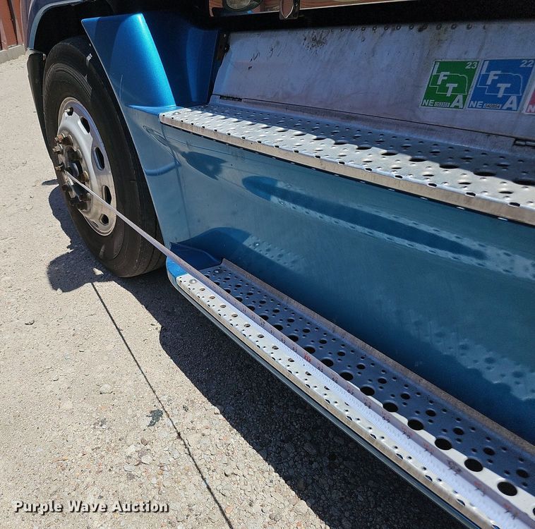 image for item DQ0121 2016 Freightliner Cascadia Evolution  semi truck