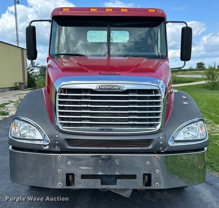 image for item DQ0844 2006 Freightliner Columbia  semi truck