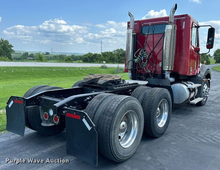 image for item DQ0844 2006 Freightliner Columbia  semi truck