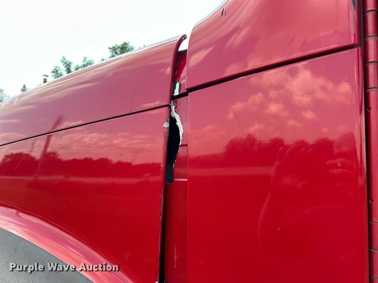 image for item DQ0844 2006 Freightliner Columbia  semi truck