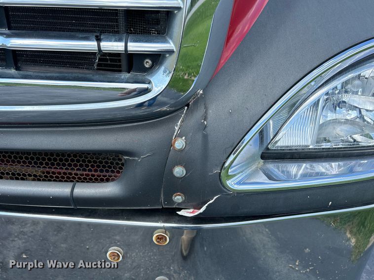 image for item DQ0844 2006 Freightliner Columbia  semi truck