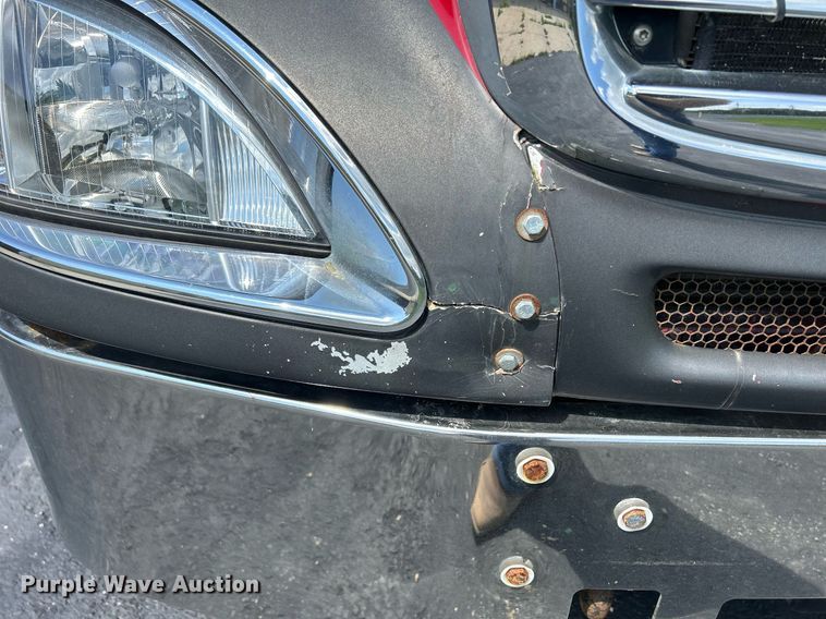 image for item DQ0844 2006 Freightliner Columbia  semi truck