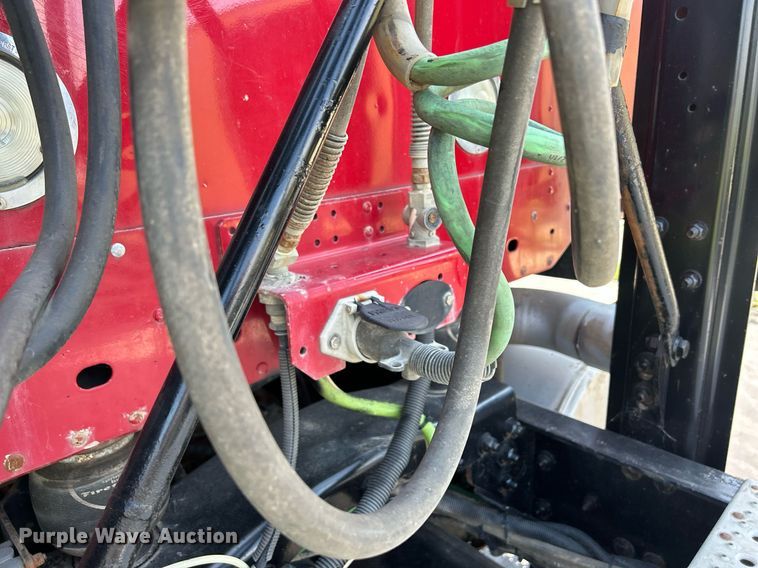 image for item DQ0844 2006 Freightliner Columbia  semi truck