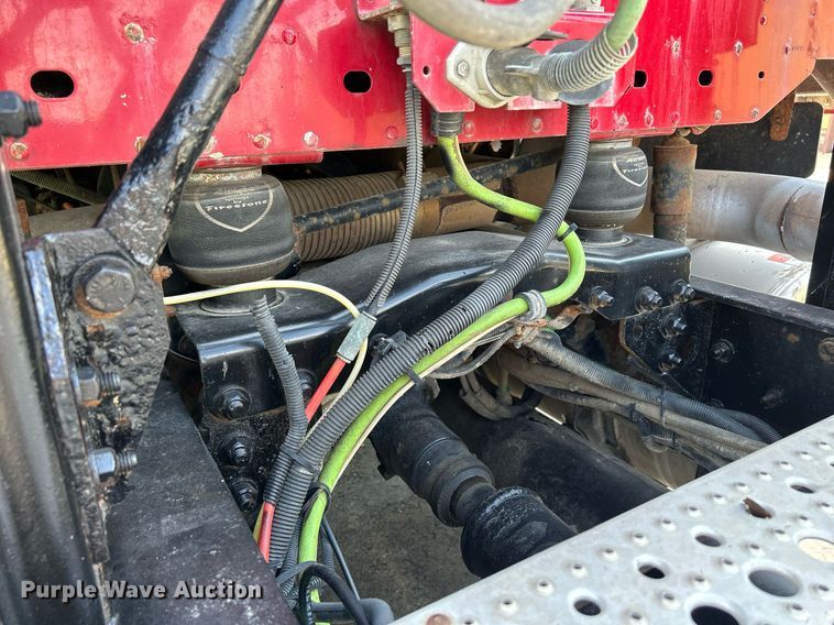 image for item DQ0844 2006 Freightliner Columbia  semi truck