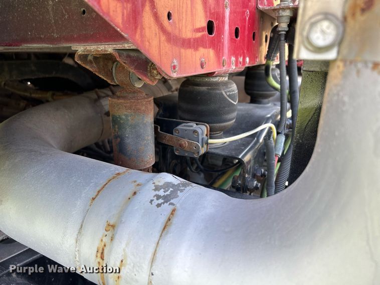 image for item DQ0844 2006 Freightliner Columbia  semi truck