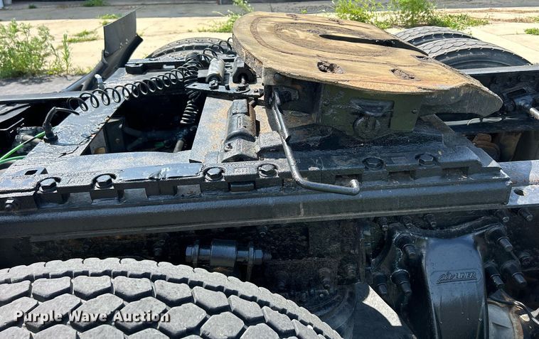 image for item DQ0844 2006 Freightliner Columbia  semi truck