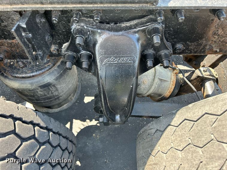 image for item DQ0844 2006 Freightliner Columbia  semi truck