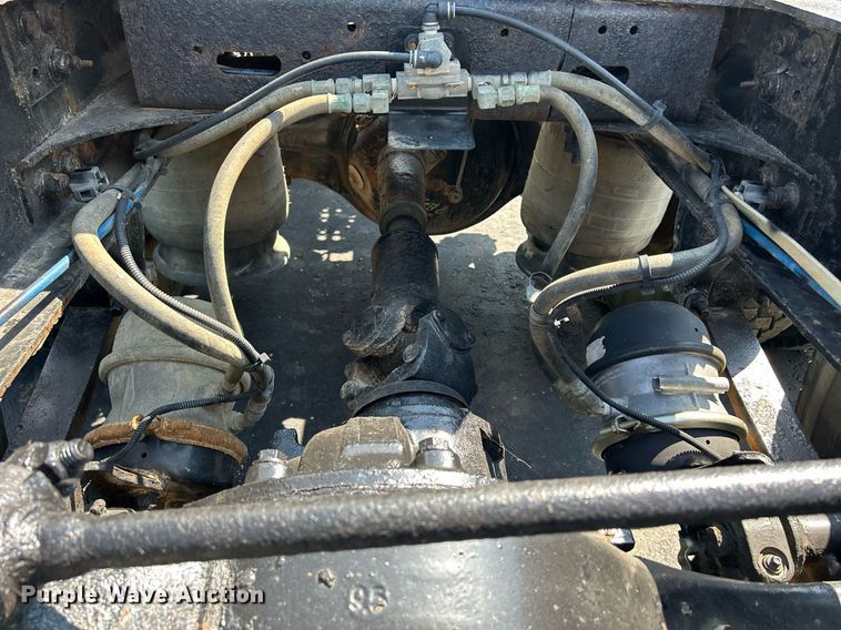 image for item DQ0844 2006 Freightliner Columbia  semi truck