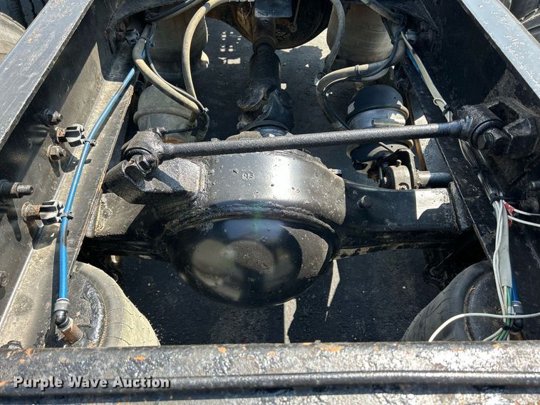 image for item DQ0844 2006 Freightliner Columbia  semi truck