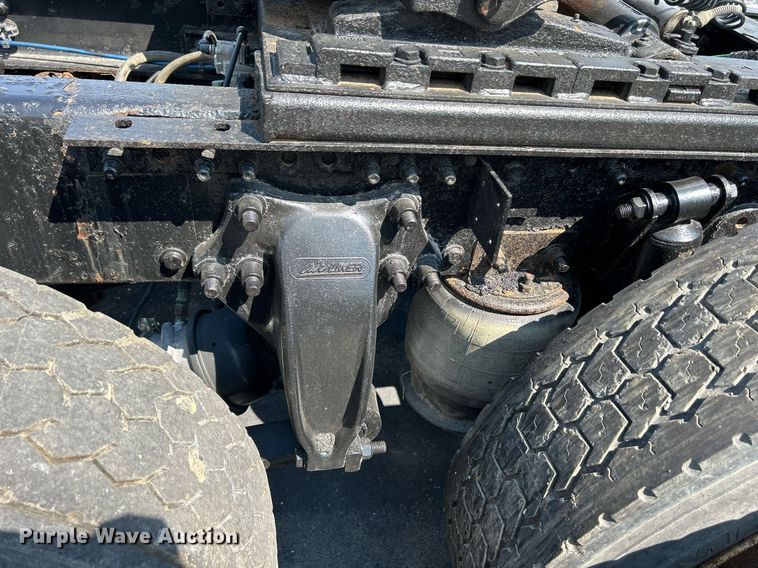 image for item DQ0844 2006 Freightliner Columbia  semi truck