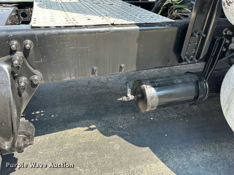 image for item DQ0844 2006 Freightliner Columbia  semi truck