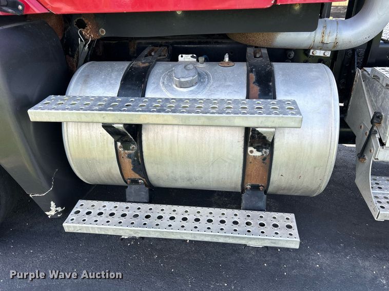 image for item DQ0844 2006 Freightliner Columbia  semi truck