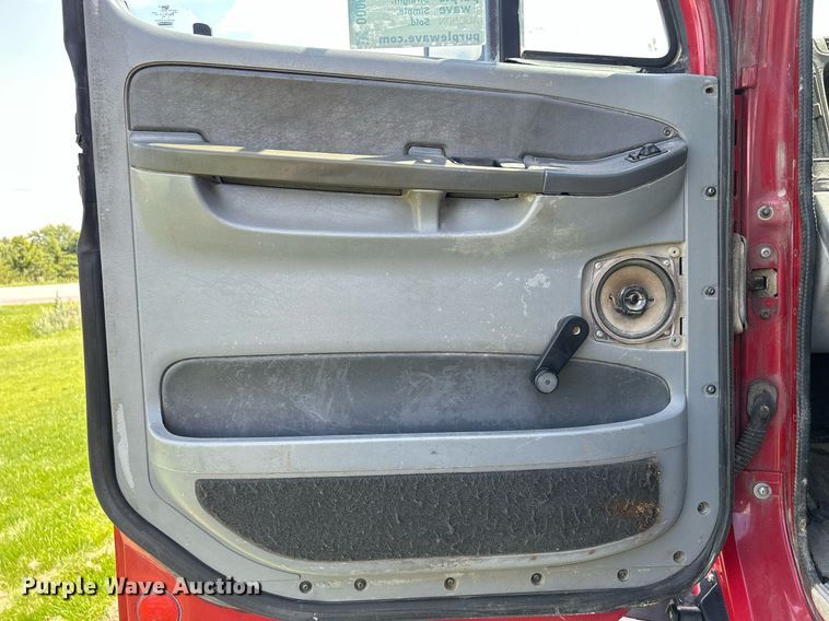 image for item DQ0844 2006 Freightliner Columbia  semi truck