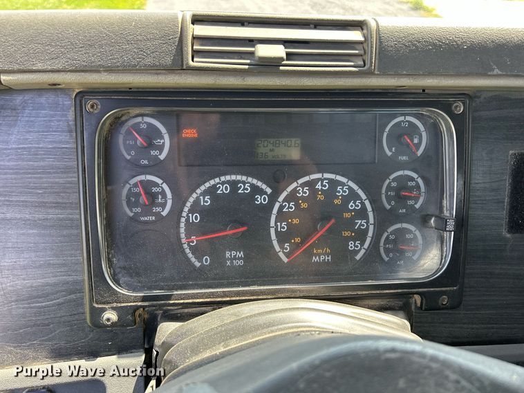 image for item DQ0844 2006 Freightliner Columbia  semi truck