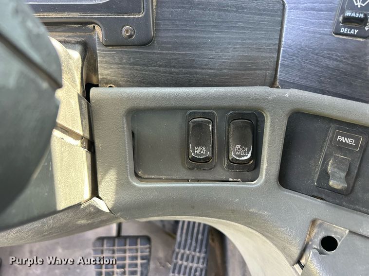 image for item DQ0844 2006 Freightliner Columbia  semi truck